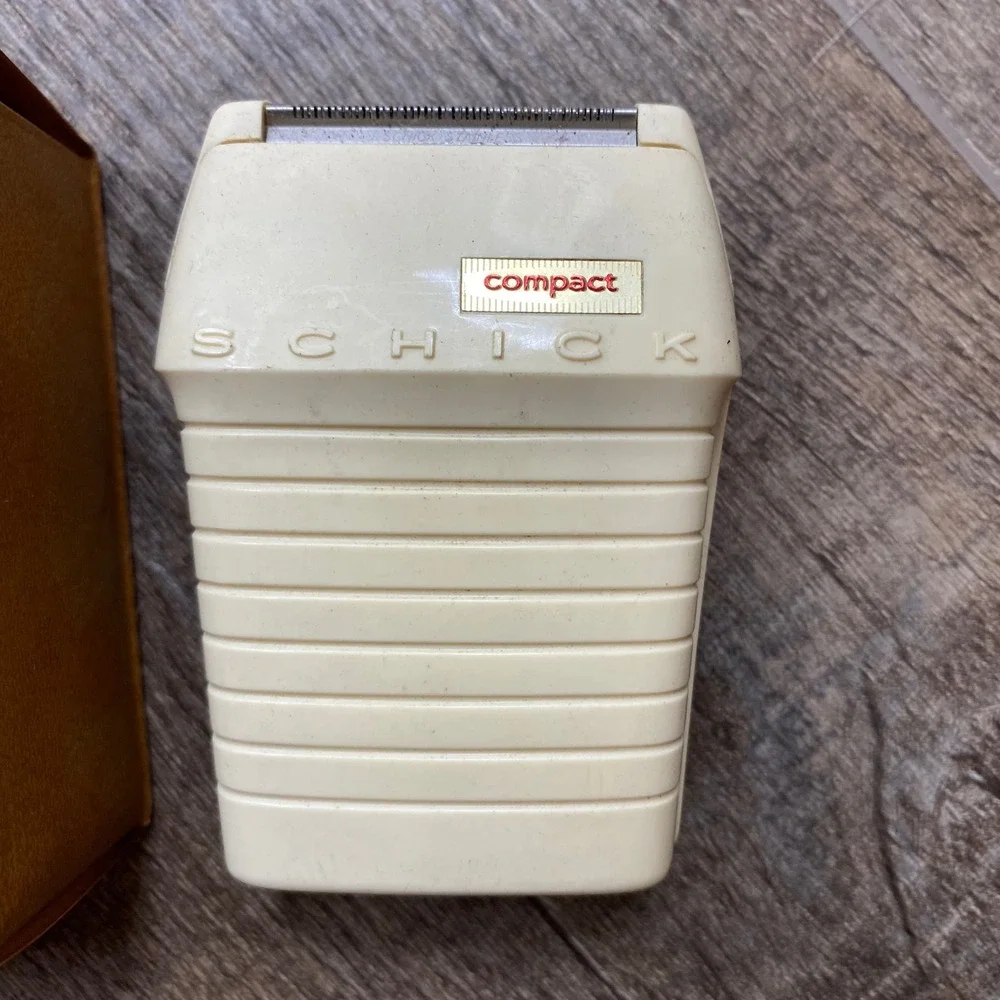 Vintage Schick Compact Electric Razor Cream with Tan Travel‎ Case - NO CORD